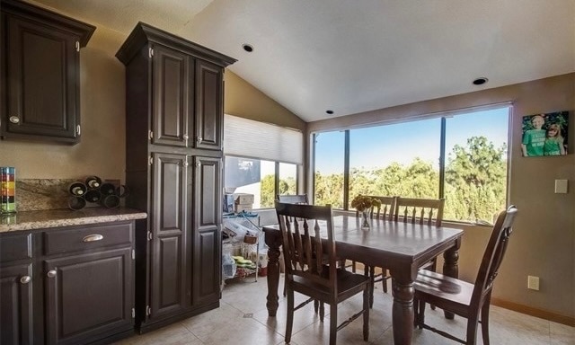 Building Photo - 4440 Ensenada Dr