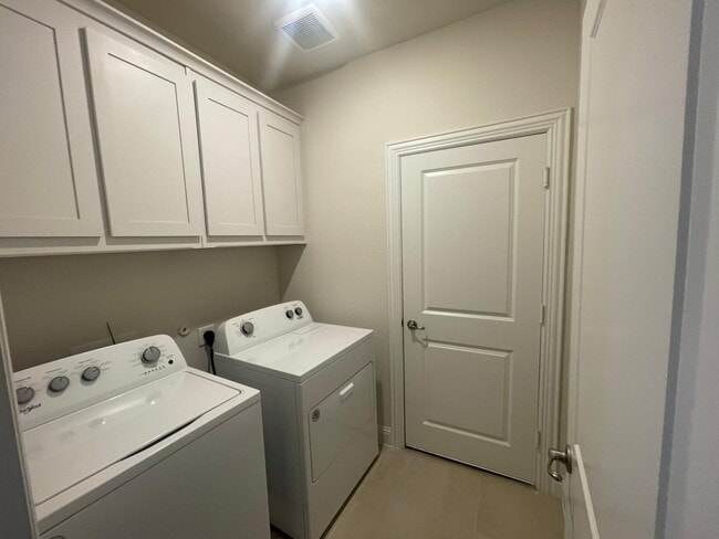 Building Photo - 2516 Sakeena Ct