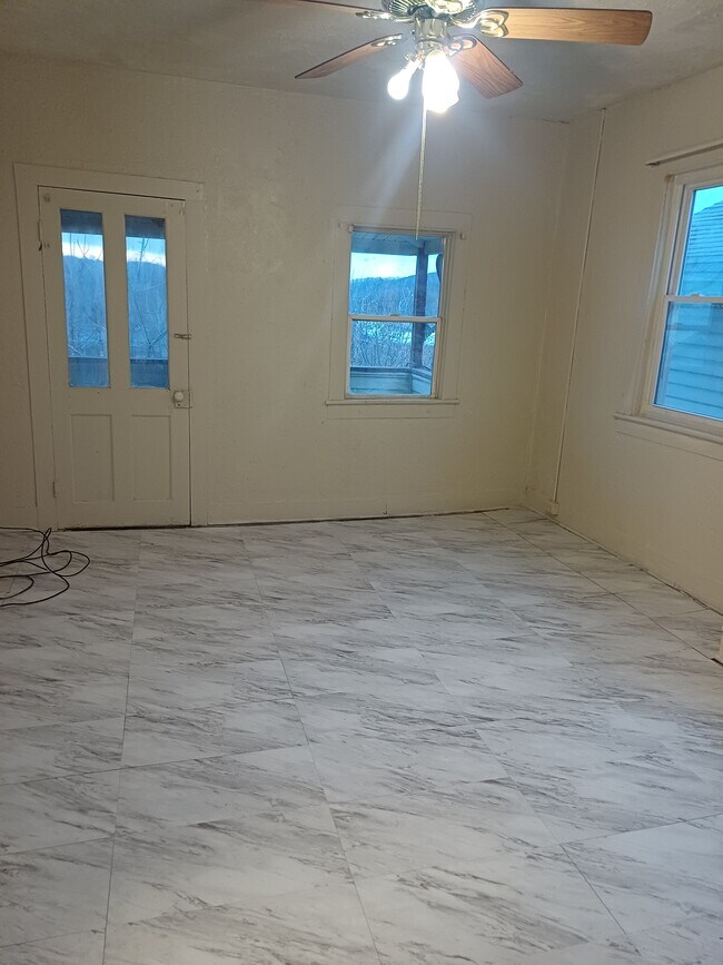 Building Photo - 603 2nd St