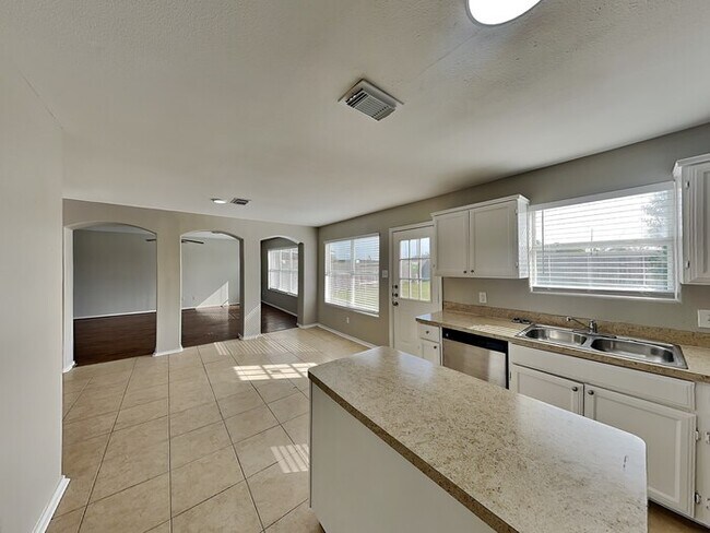 Foto del edificio - 3914 Ridge Canyon Rd