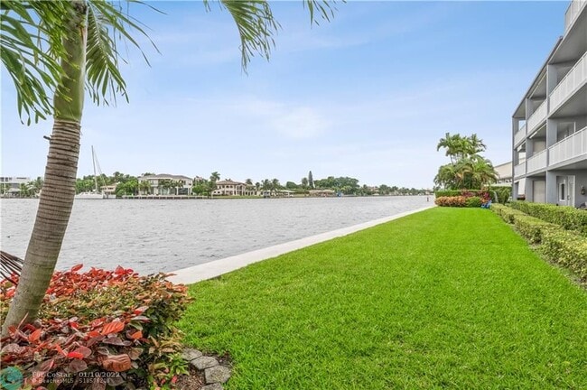 Building Photo - 1201 S Riverside Dr