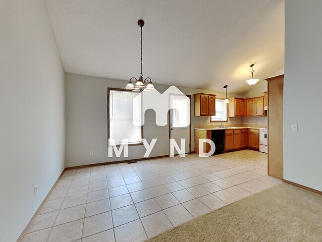 Foto del edificio - 528 N Claremont Pl.