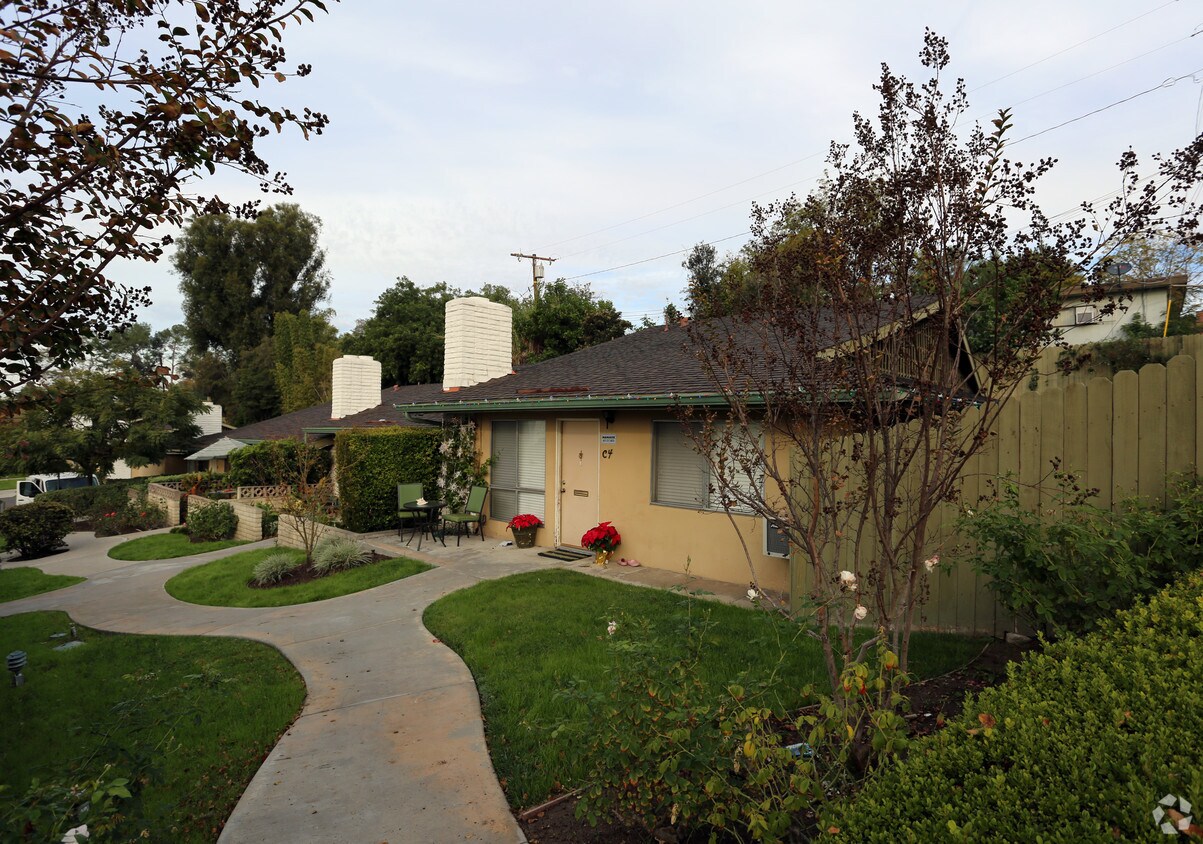 Foto principal - 741 Carhart Ave