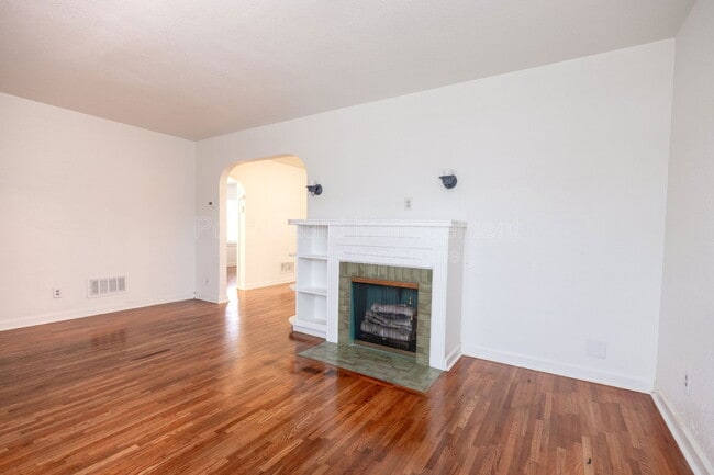 Building Photo - 619 N Glendale St