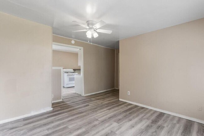 Building Photo - 3806 W Admiral Blvd