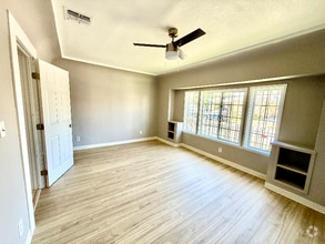 Building Photo - 536 W 77th St