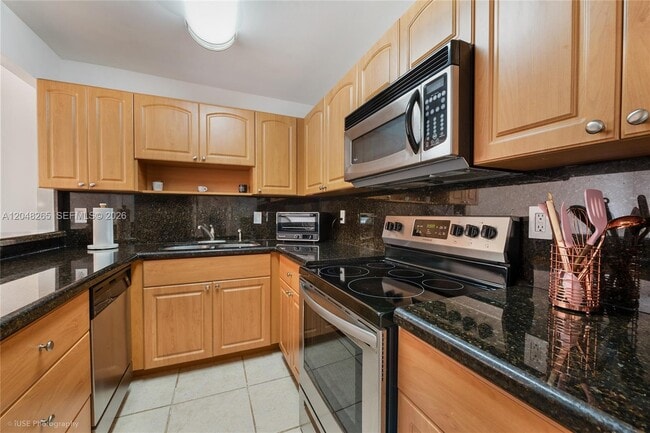Building Photo - 9301 SW 92nd Ave