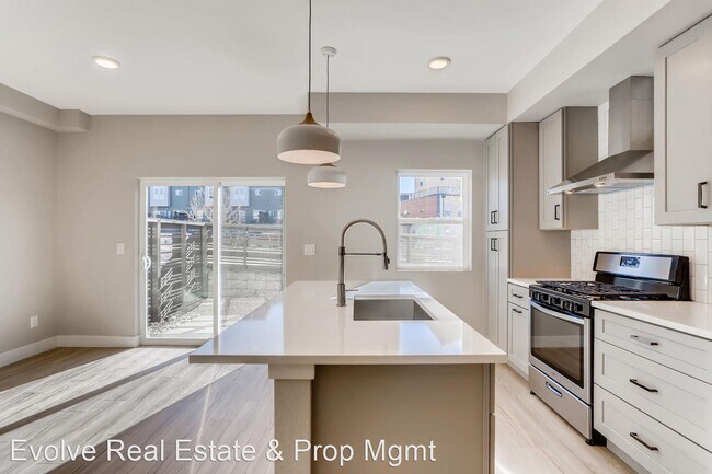 Building Photo - 3 br, 2.5 bath House - 2810 W 53rd Ave