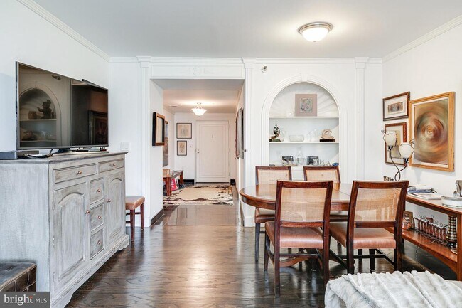 Building Photo - 202-10 W Rittenhouse Square