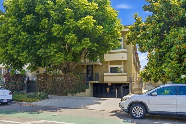 Foto del edificio - 1554 N Hobart Blvd