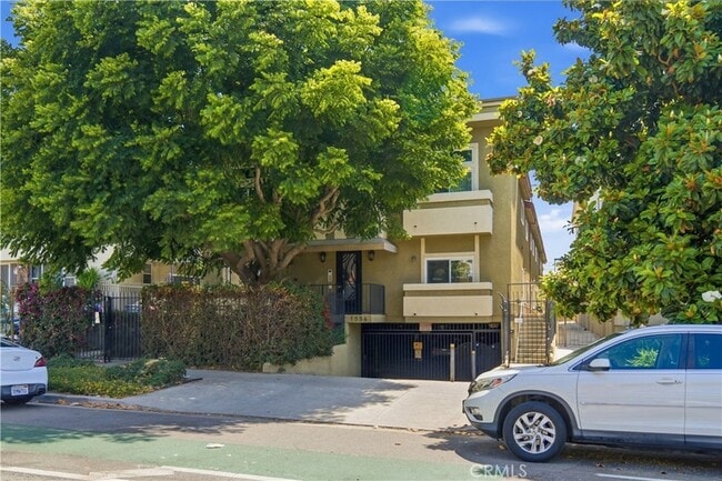 Building Photo - 1554 N Hobart Blvd