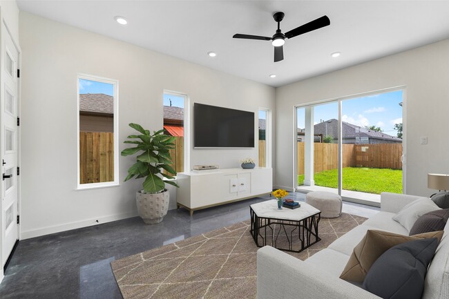 Foto del edificio - 8022 Colonial Ln