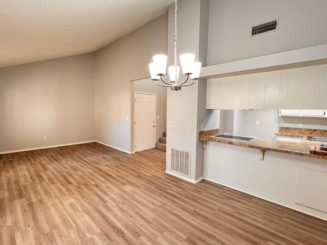 Building Photo - Charming 2-Bedroom Home with Private Patio in Central Bakersfield