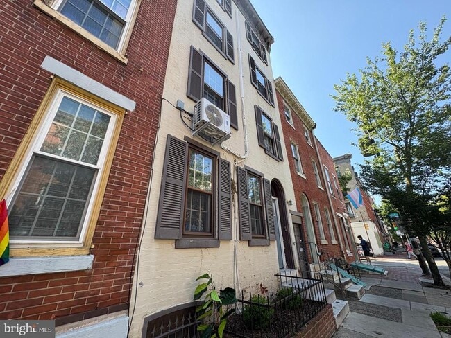 Building Photo - 341 S 12th St
