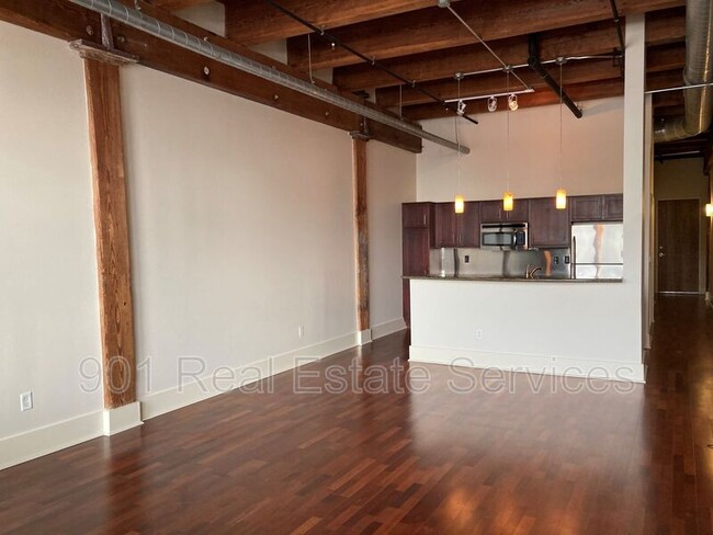 Building Photo - 420 S Front St