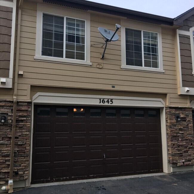 Foto del edificio - 1645 Cherry Hills Ln