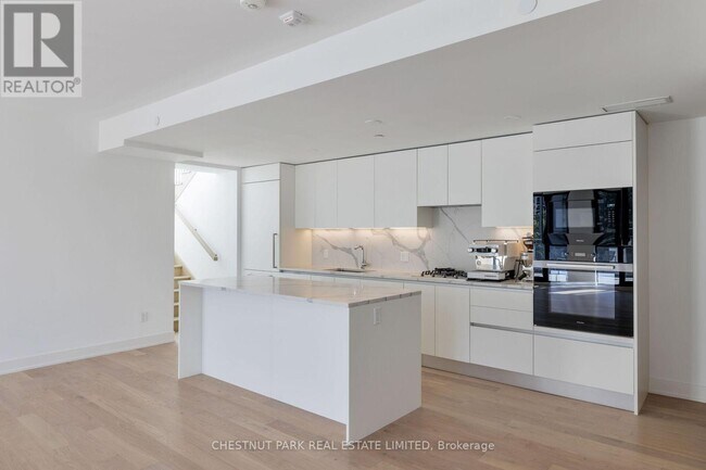 Photo du bâtiment - 200 Keewatin Ave