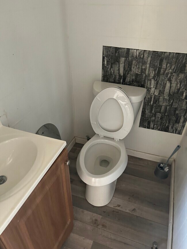 Photo - 1203 Court St House