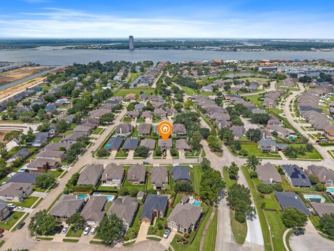 Foto del edificio - 2088 Silverthorn Ln
