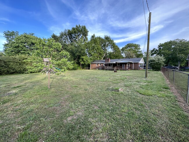 Building Photo - 102 Nightingale Ct