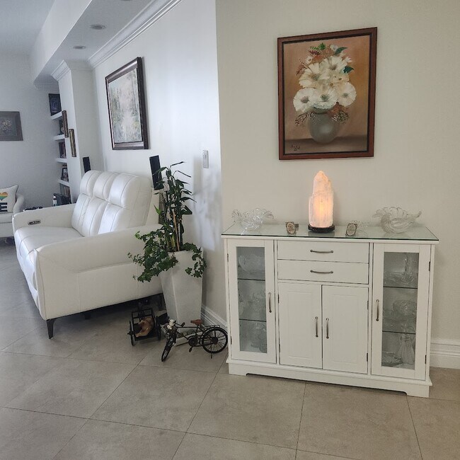 Foto del edificio - 357 Almeria Ave
