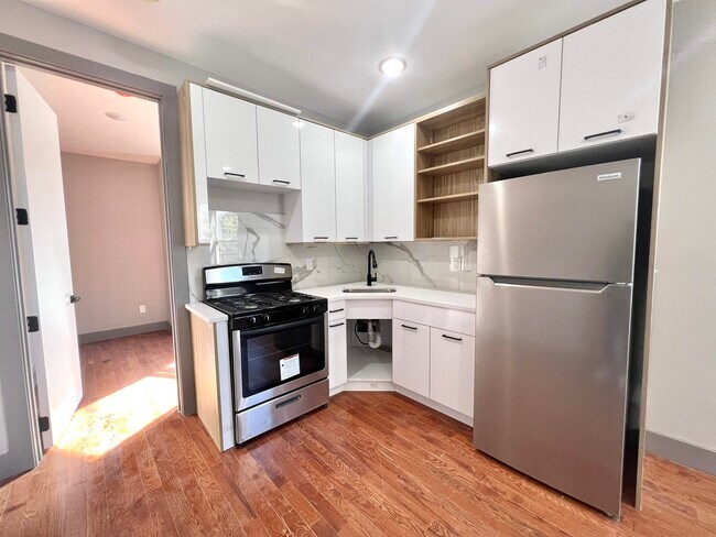 Building Photo - 39 Van Wagenen Ave