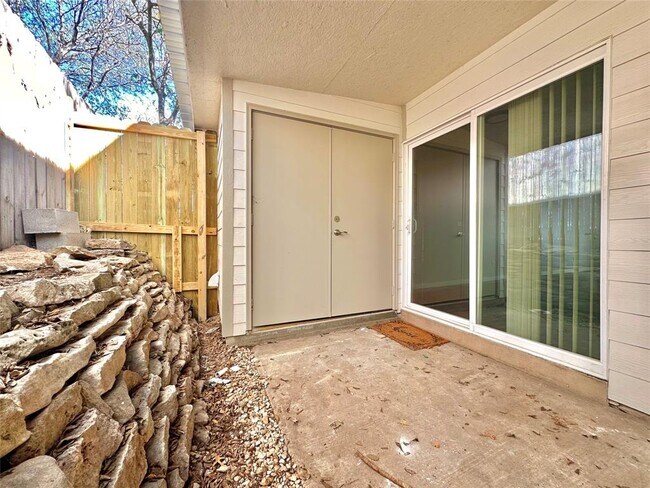 Foto del edificio - 1200 Banister Ln