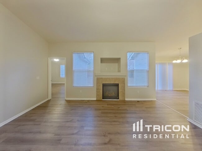 Building Photo - 1115 Legend Oak Dr