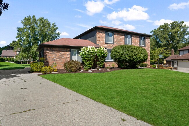 Building Photo - 38636 Rutgers Dr