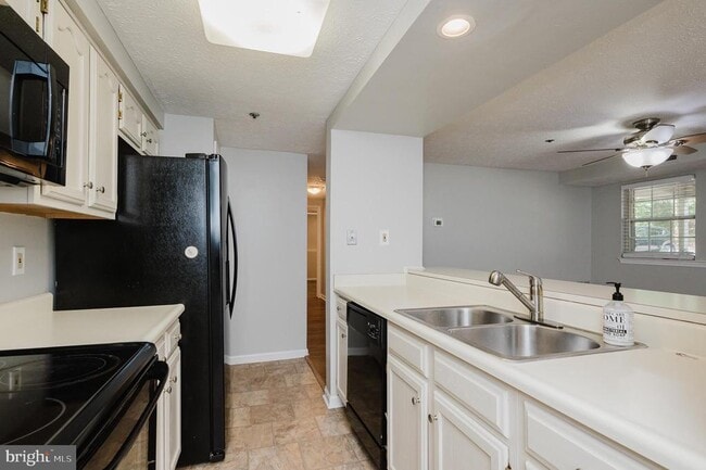 Building Photo - 1006 Markham Ct