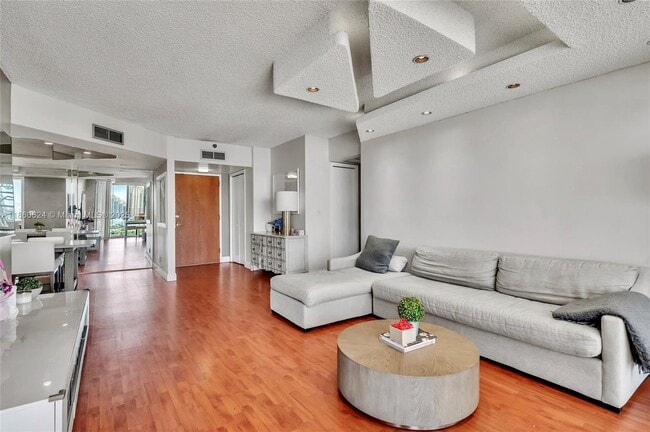 Building Photo - 19355 Turnberry Way
