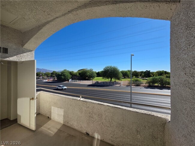 Building Photo - 3125 N Buffalo Dr