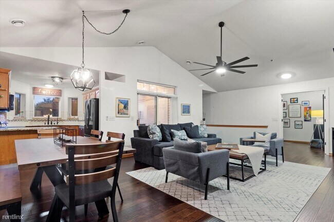 Building Photo - 1 br, 1 bath Condo - 3554 S Toldt Cir