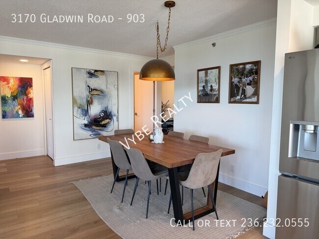 Photo du bâtiment - Gorgeous Condo in 55+ Building!