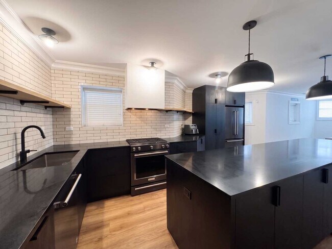 Foto del edificio - 834 W Waveland Ave