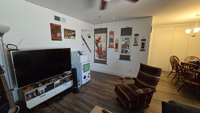 Foto del edificio - 1718 E Campbell Ave