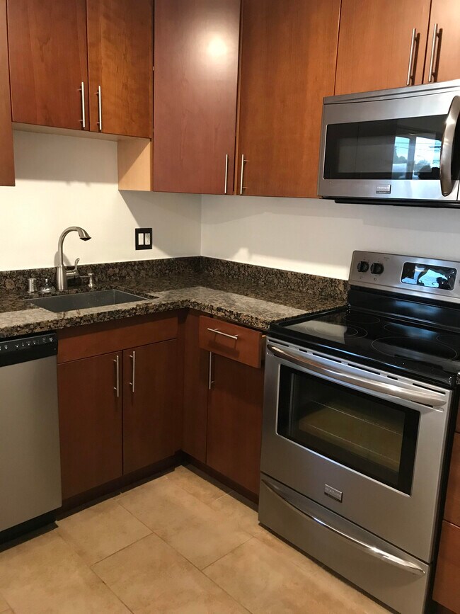 Building Photo - 5025 Woodminster Ln