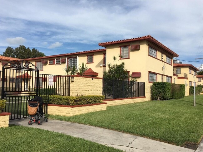 Building Photo - 631 SW 11th St