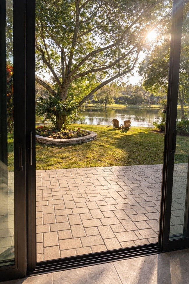 Foto del edificio - 22454 Cypress Wood Ln