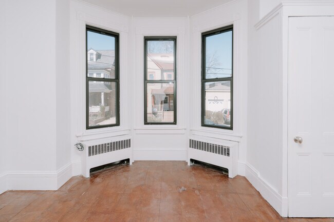 Building Photo - 47 Henry Ave