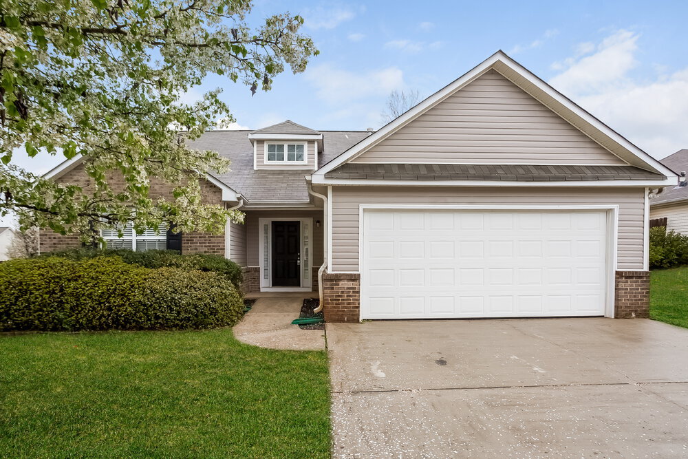 Foto principal - 5275 Yellow Pine Dr