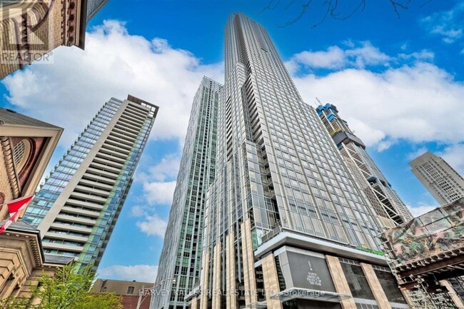 Building Photo - 11-4511 Yorkville Ave
