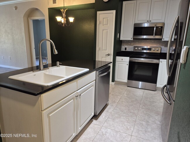 Foto del edificio - 8539 Gate Pkwy W