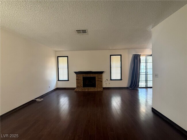 Building Photo - 6661 W Tropicana Ave