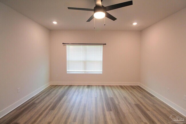 Foto del edificio - 3111 Silver Maple Dr