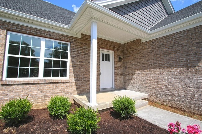 Building Photo - 567 Bob-O-Link Dr