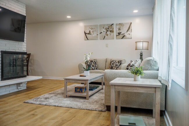 Building Photo - 1929 Summer St