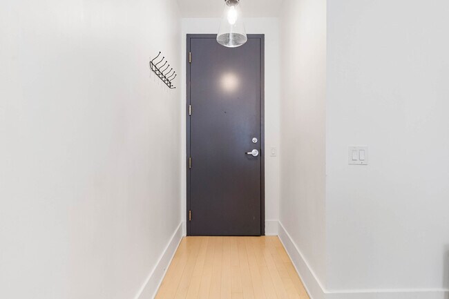 Building Photo - 1265 Rue Saint-André