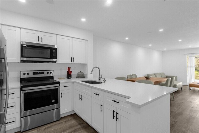 Building Photo - 14036 Fairway Island Dr