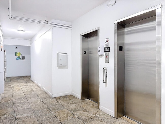 Foto del edificio - 5208 NE 24th Terrace